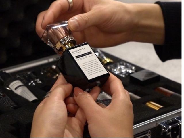 ボトルも自由にカスタマイズできます。15ml、30ml、50mlのサイズをご用意。