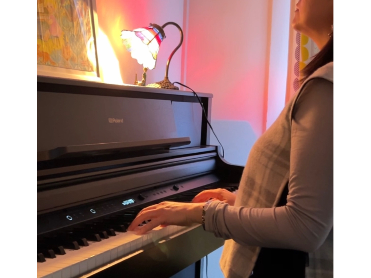 即興演奏は約10分、、、ピアノの音色が脳波をアルファ波に導き、心身をリラックスさせます♪心地よい音の波が、日常で疲れた心や体をじんわりとほぐしてくれます