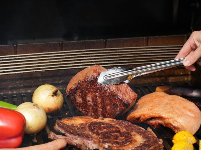 お肉は超有名店で味わえる物と同じ物を取り寄せています。企業秘密なのでお伝えは出来ません!でも本当においしいんです。