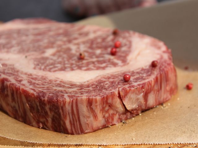 熟成肉BBQプランです。当会場一番人気メニューです!6名様以上でお申し込みが可能です。