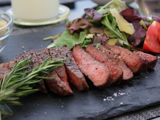 最高のお肉の焼き方をBBQインストラクターがレクチャーします!なのでBBQ初心者でも、慣れている方でも、お楽しみいただけるよう準備してお待ちしております!