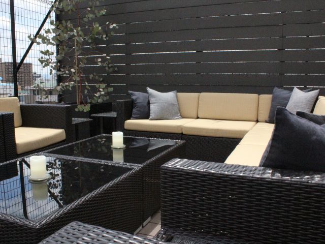 全席ゆったりとしたソファ席になります。一度座るとなかなか立てなくなるほど、心地よい空間演出をご提供しています。