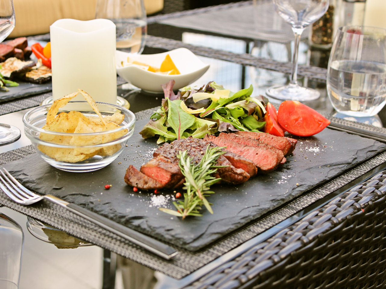 当会場にはBBQインストラクターがいます。最高のお肉の焼き方をレクチャーいたしますので、BBQ初心者の方でも安心してご予約下さい。