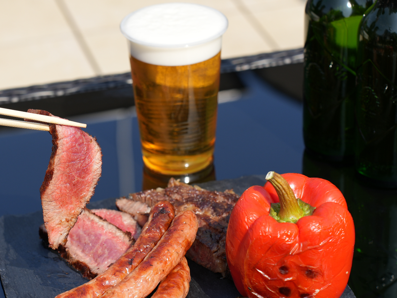 当会場では野菜も丸焼きを推奨しています。パプリカや玉ねぎは丸焼きをする事で、中の水分を失わず、深い甘みのある野菜へと焼きあがります。