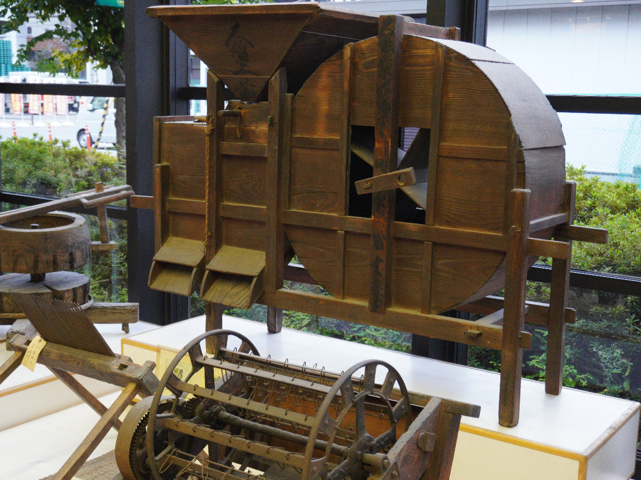 r1Kɂ͗jIȓWA̗jwׂłB