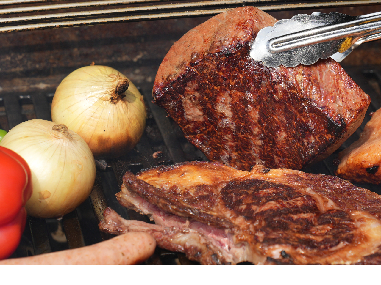 お肉だけではなく、お野菜も丸焼きを推奨しています!当会場のBBQグリルは熱を循環させて食材全体が均一に火が通るようになっている為、食材がしっかり焼けてジューシー