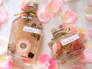 イメージ_時期により使用できるお花が異なります。