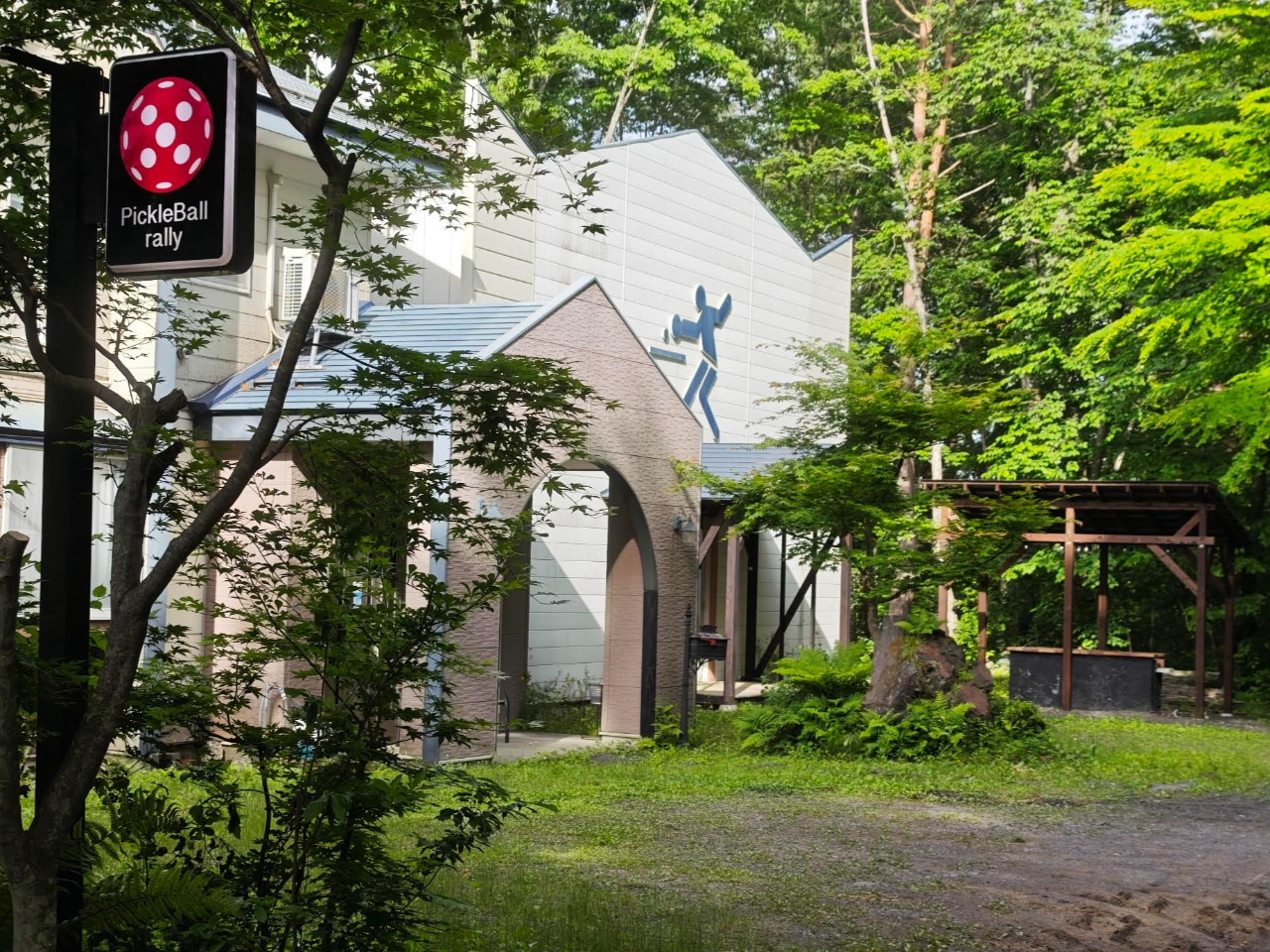 sbN{[[̊OςƑ̈ق̓AtBBQXy[X