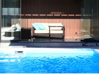 2024年9月に完成したばかりの、3m×7mのプール。最新の設備を整え、衛生管理も徹底しています。