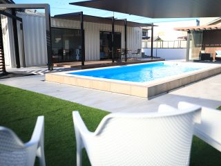 広々とした空間は、イベントやパーティー撮影などあらゆる用途に対応可能。洗練されたデザインと充実した設備で、皆様の特別な1日を演出します。