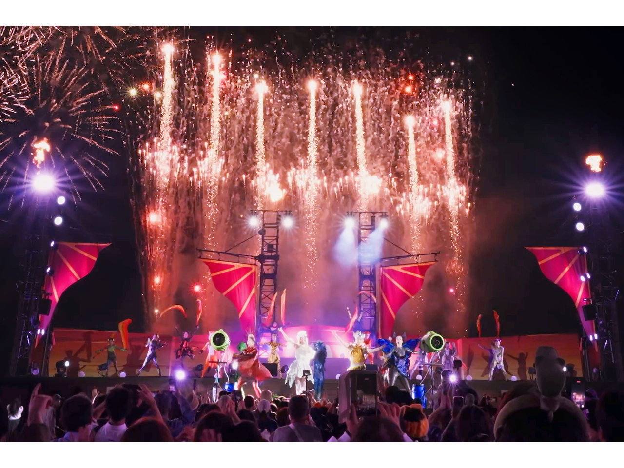 �y�W�����O���A �i�C�g �t�F�X�z����̖��M���Ɗ����̃t�B�i�[���Œ��߂�����I