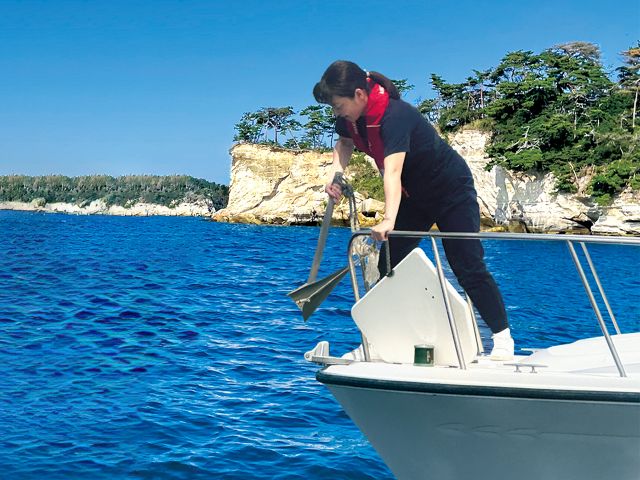 松島湾の離島ビーチで、波穏やかな環境でアンカリング練習!特別なクエストで操船スキルを磨く限定プログラムも開催可能です。