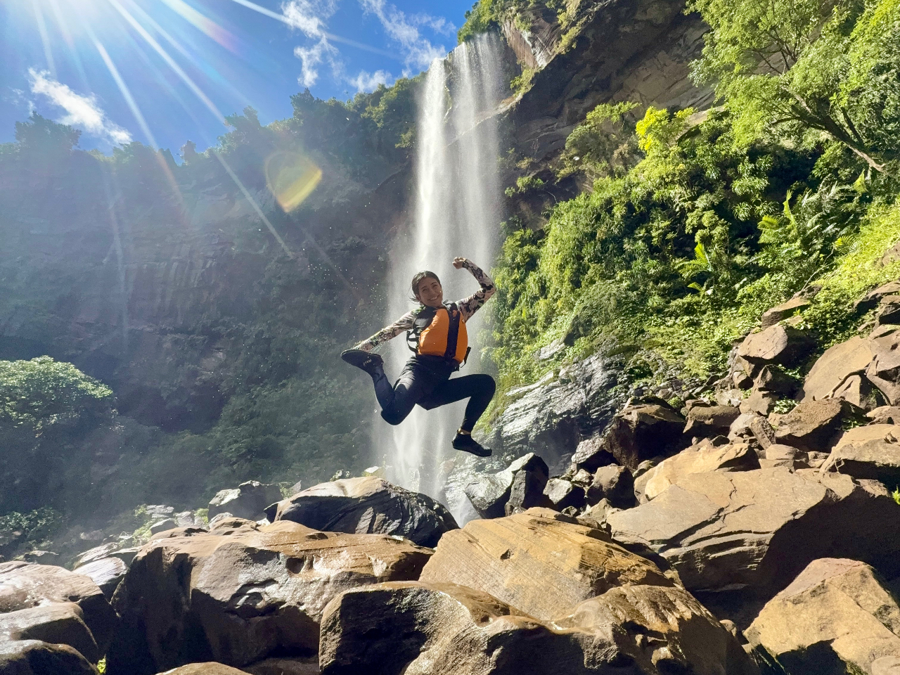 �s�i�C�T�[���̑��֔�э��݂��ō��ł�(^^)