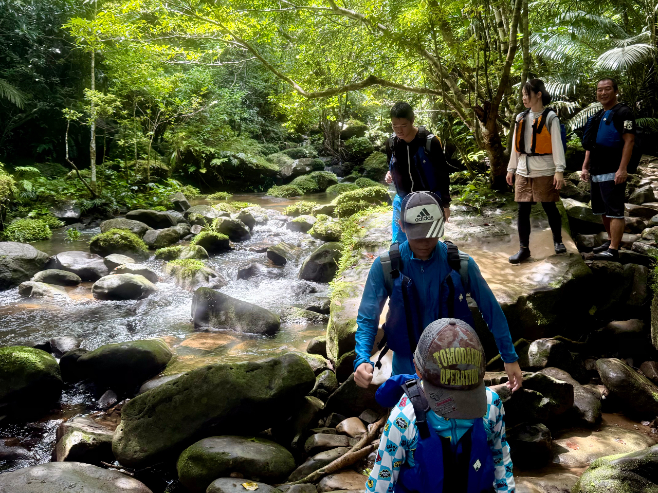 ���\���Ȃ�ł͂̌i�F���y���݂Ȃ���s�i�C�T�[���̑��ڎw���ăW�����O���g���b�L���O�I