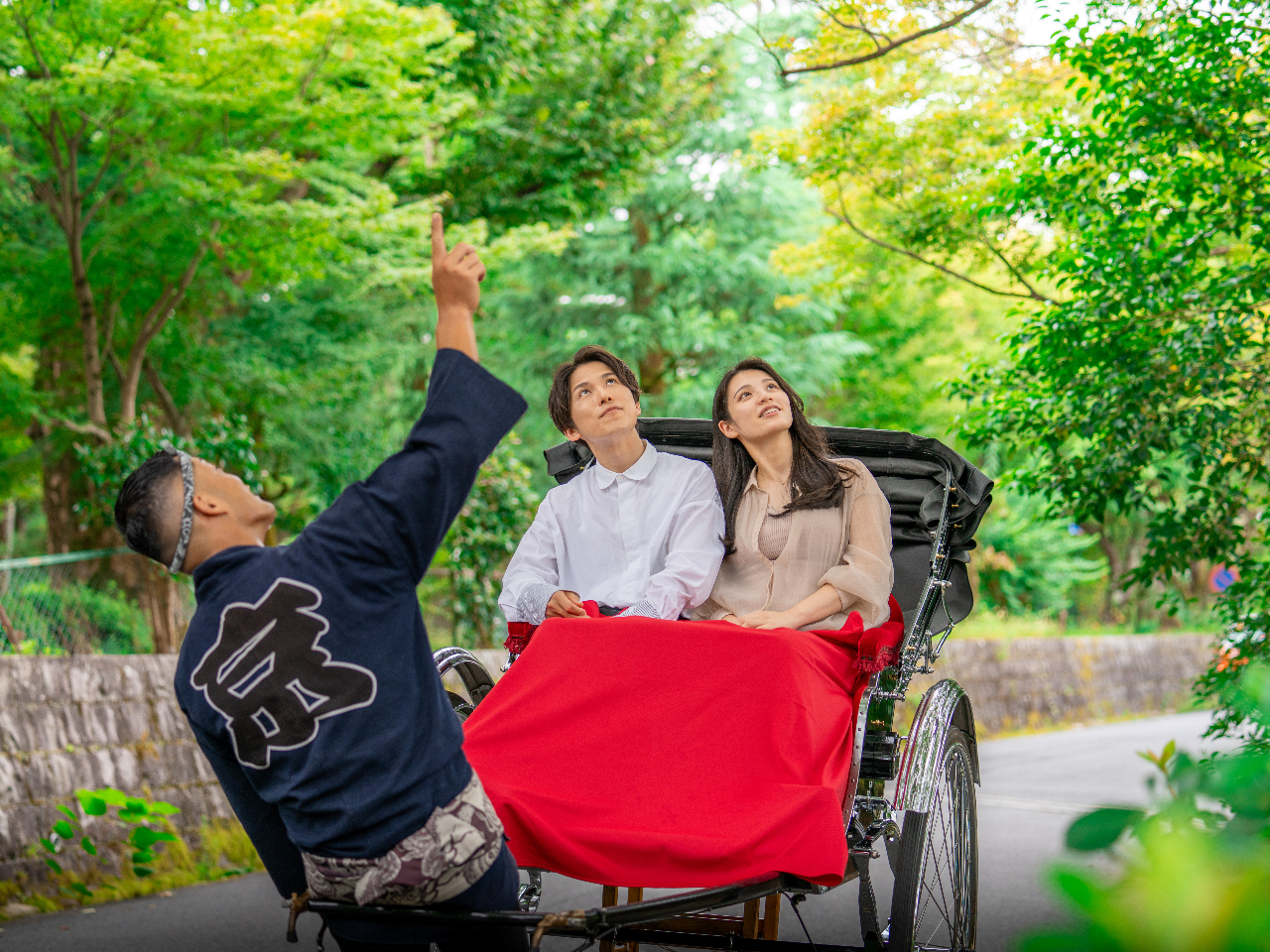 俥夫が歴史や文化の豆知識を交えながら楽しく案内してくれるのも魅力です!