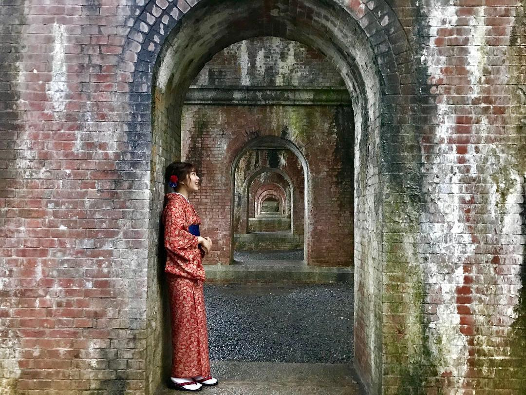 コース内の素敵なスポットでツボを押さえた記念の写真をお撮りします。そして一緒に写る人力車が優雅な旅のひとコマを演出してくれます。