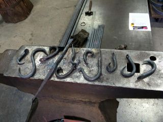 【完成イメージ】様々な用途でインテリアに利用するフック