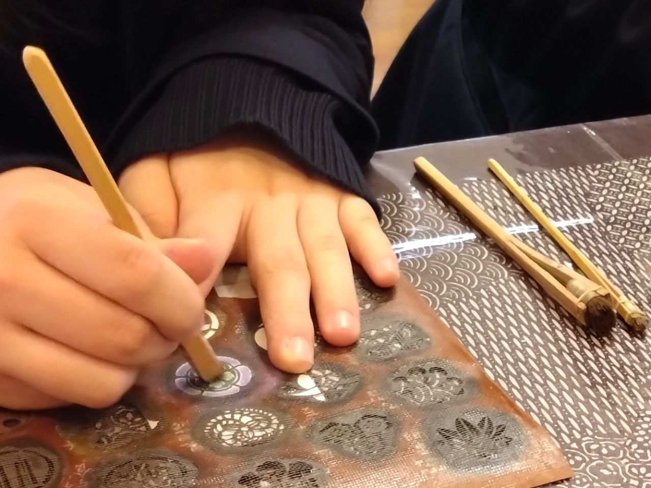 型紙は、和の文様はもちろん、世界中のさまざまな文様やモチーフから選べます