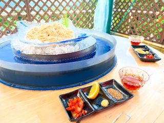 暑い夏にぴったりな流しそうめん♪専用のマシンでいつもとは一味違う体験ができちゃいます♪