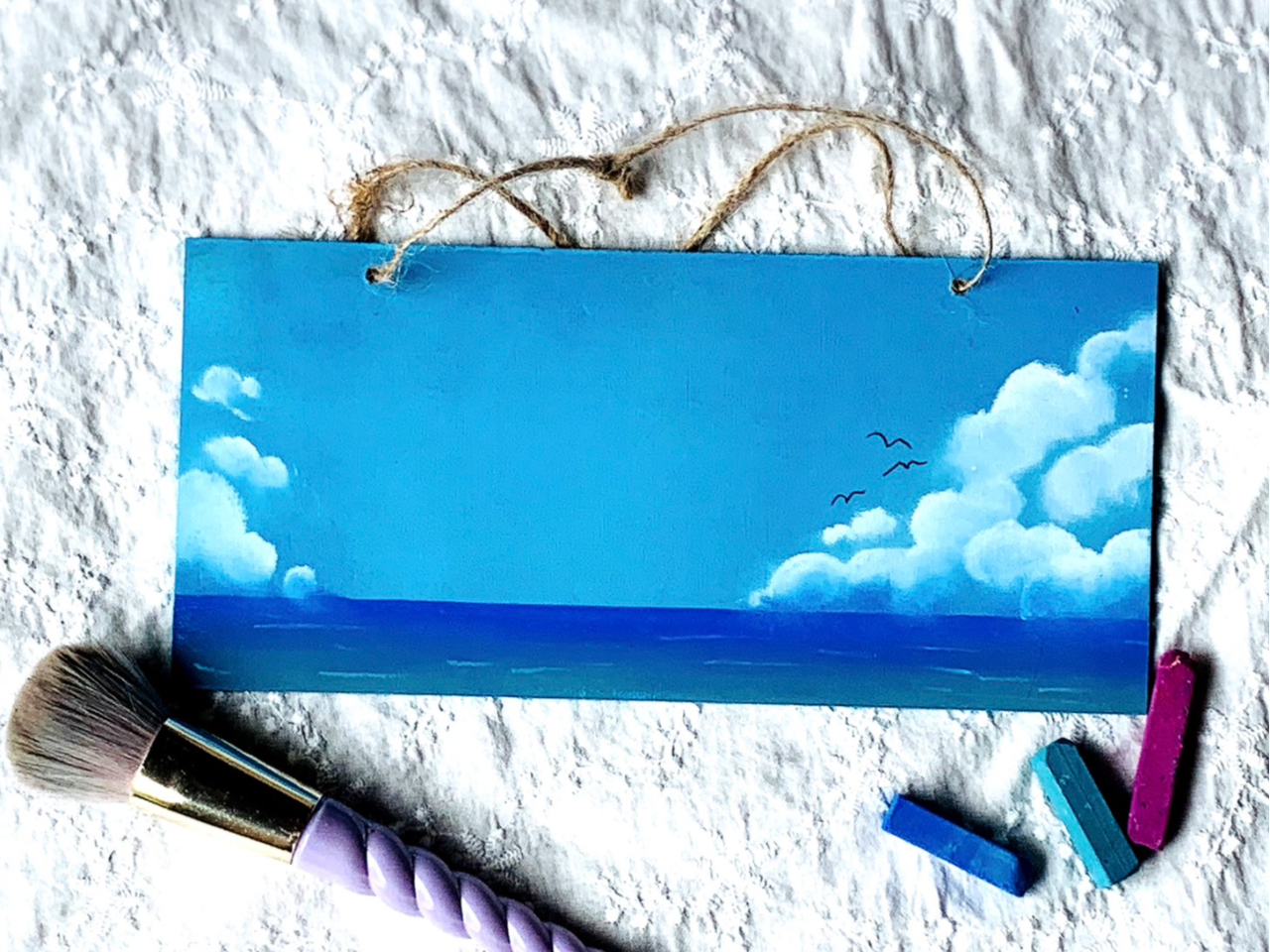 ドアプレートボードには、下絵が描かれていますので、塗り絵感覚で楽しんでいただけます。季節によって絵柄も沢山ご用意しています。