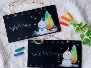 ドアプレートボードには、下絵が描かれていますので、塗り絵感覚で楽しんでいただけます。季節によって絵柄も沢山ご用意しています。