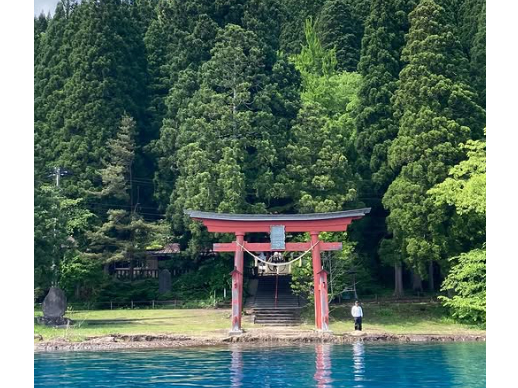 �_����ΐ_�Ё^�@�����P�̓`�����c��_�Ђ͔��e���A�ɂ����v������Ɛl�C�ł���΂ɂ���o���悤�ɍ��ꂽ�傫�Ȏ�F�̒����͂ƂĂ��������K���I