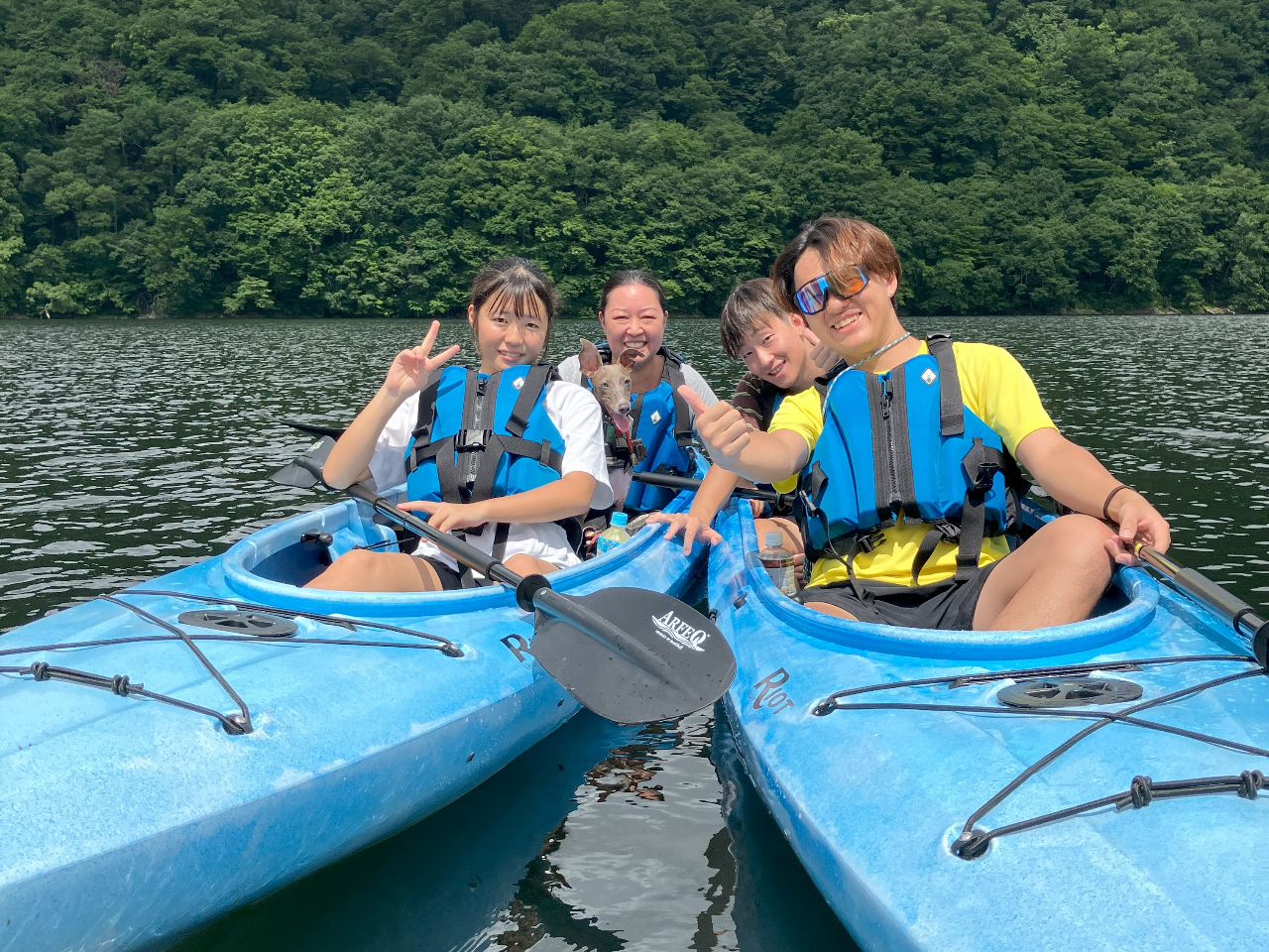 湖上での集合写真。ご家族、お仲間で思い出の一枚を。