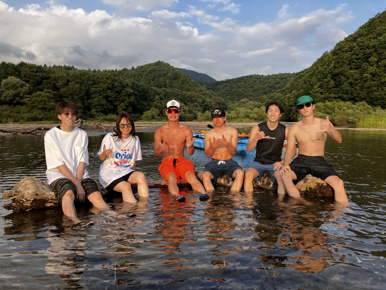 秘境感たっぷりの中津川サンドバー。川遊び後に流木に腰かけて♪