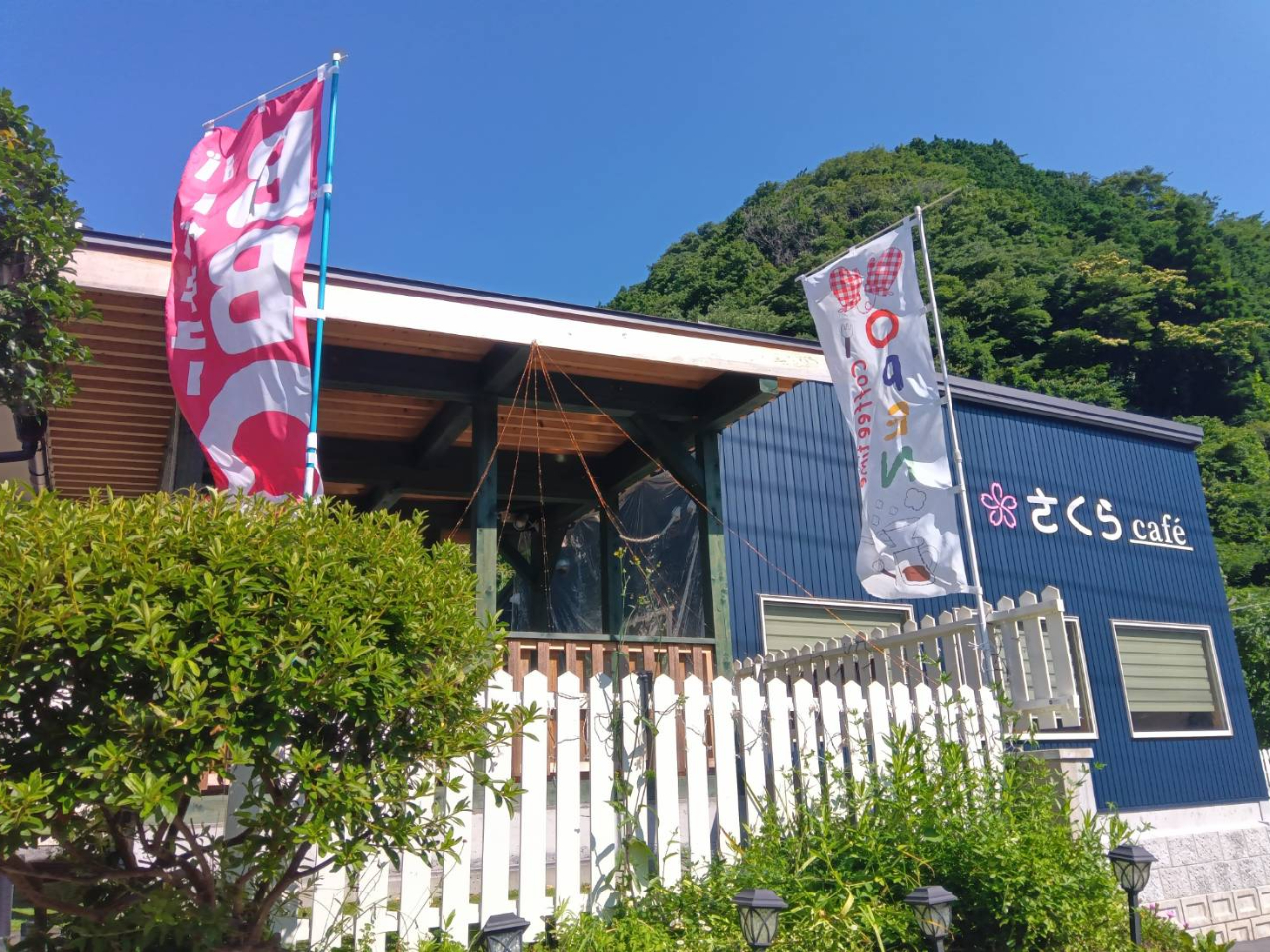 cafeが併設し屋根付きのBBQ場を貸切利用♪雨天時にもBBQを楽しめます!気の合う仲間と楽しいお時間をお過ごしください♪