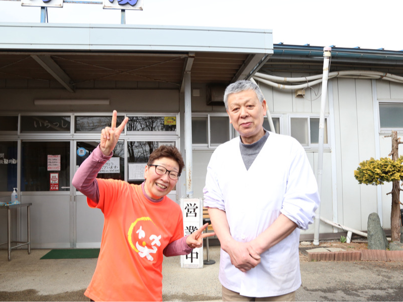 地元でも大人気の元気で明るいお二人が皆さんを待っています。市内に系列のラーメン屋、からあげ屋、お蕎麦屋もあるのでそちらもご利用お待ちしています!