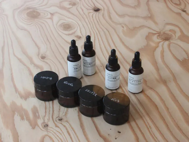 複数種類の香料を使って自分で調香!