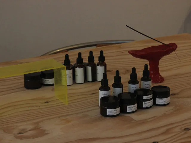 香りの作り方はスタッフが丁寧に教えるので 初めての方でも安心!