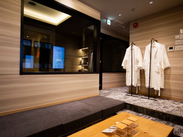 サウナ室、水風呂、温水、エアベッド、掘りごたつスペース、音響設備など充実しております。