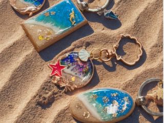 キーホルダー、ヘアゴム、チャームから選べてオリジナルが作れます