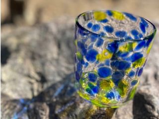 色と形を自由に選んで、自分だけの硝子作品が完成します。旅の記念にピッタリ。
