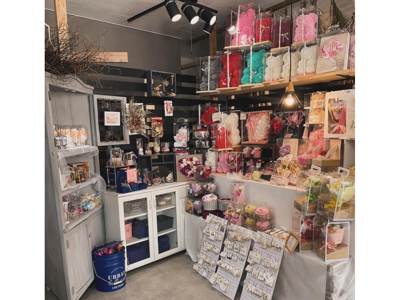 V{t[蕨ɐlCLhł܂܂ł̂ԁAX̏iĔĂ߂