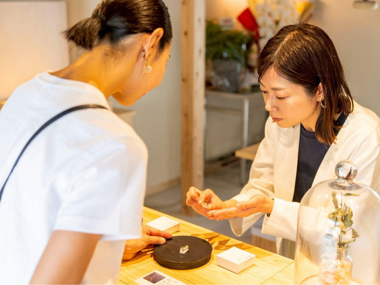 �X���ɂ͂���荁���̌������ł͂Ȃ��A�o�_��З��̊C�Ŗ����̓��ɍ̂ꂽ�������g���������A�N�Z�T���[�Ȃǂ��̔����Ă��܂��B�̌������ł͂Ȃ��A�o�_�Ȃ�ł͂��y�Y���B