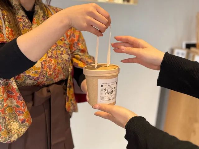 着物での街歩きもお洒落にきまるショッパー