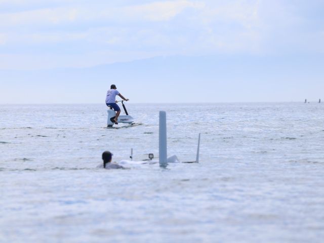 油断すると転覆することもあります。(本体に浮力があるので完全には沈みません。)