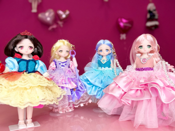 バレンタイン❤️ホワイトコーデ❤️ハンドメイド♡ドールチャーム ドールチャーム | PICCIN (ピッチン) 公式通販