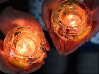 キャンドルホルダーになっているので繰り返し使える一番人気のメニューです!LEDでも使用可能。お好みの香りで作るアロマティーライトキャンドルが1つ付きます!