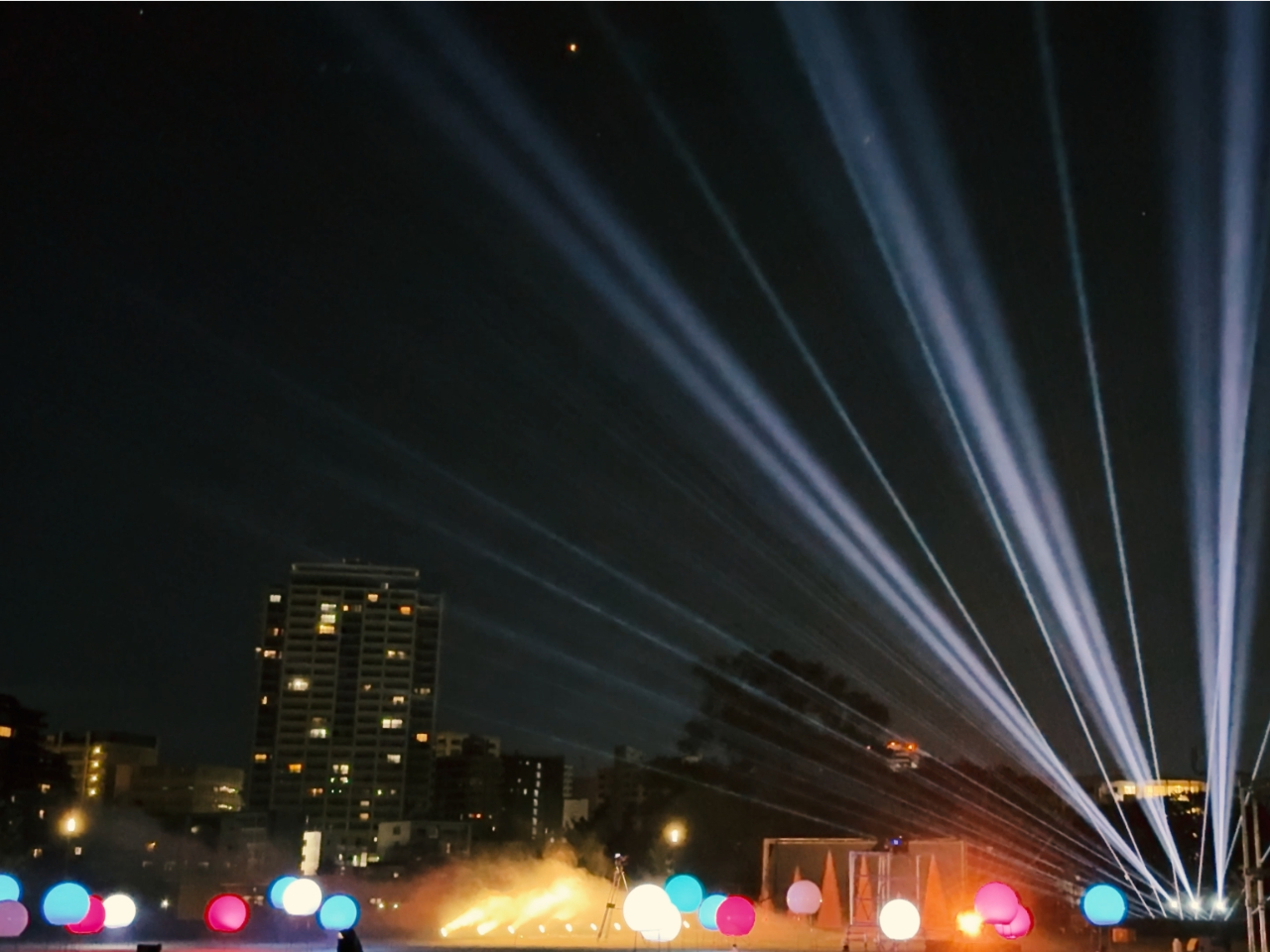 仙台の夜がもっと特別に。仙台の夜に現れる、ファンタジックな没入体験。 ナイトパーク&ナイトウォークで楽しむ、光と音のエンターテインメント。