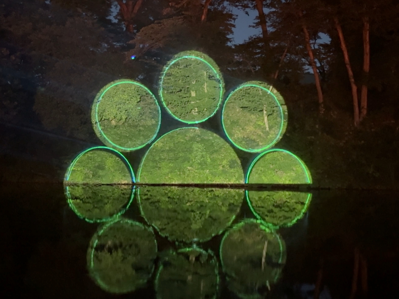 ~[WܐFFʂɋj䂪ԌAfA[U[̌zCX^[V