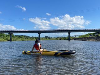 穏やかな流れの鮭川でどなたでも楽しめるSUP体験しませんか?