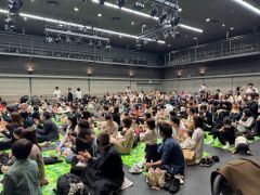 シート席でリラックスして楽しめます