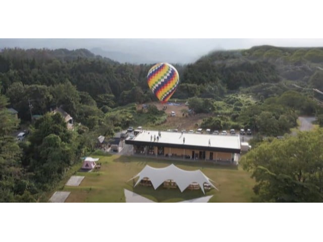 �󒆂ɂӂ����n��30m����]�ޑ�R�R�[�̑厩�R�p�m���}�r���[