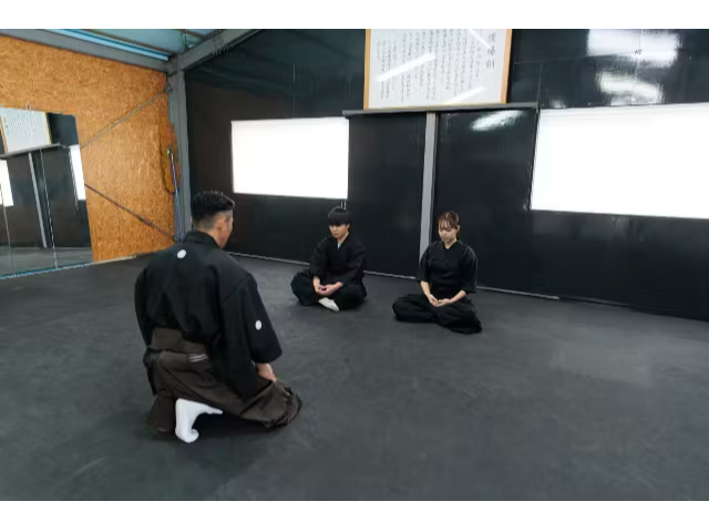 ŤŐS𐮂AO̐Âɕ܂鍁̎