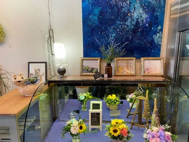 併設店舗内のアレンジメントコーナー