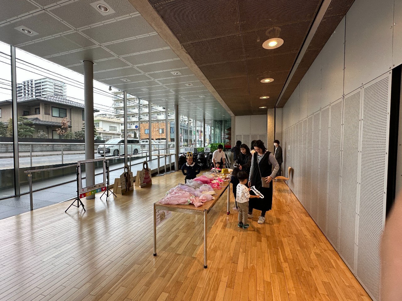 大人気ドレスコーナー。好きなドレスを選んでコンサートを聴ける!