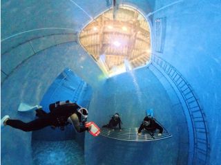 水深8mのダイビングプール!